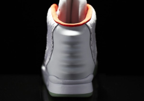 Nike_Air_Yeezy_II_Back_10953