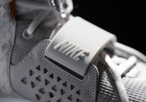 Nike_Air_Yeezy_II_Detail_4_10955