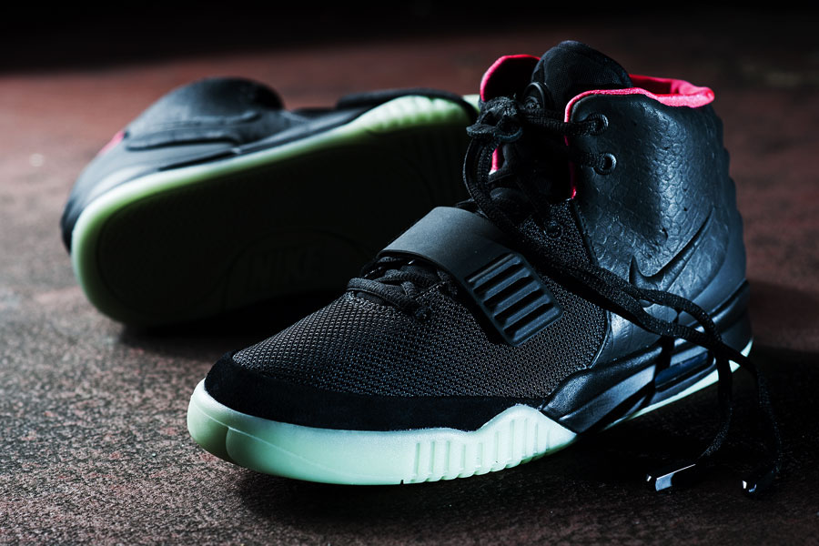 nike-air-yeezy-2-ii-black-solar-red-03