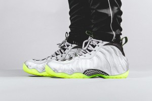 Nike Air Foamposite One Metallic Silver/Volt