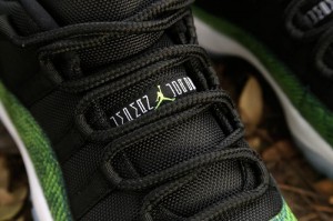 003-AirJordan-Retro_Low_SnakeSkin
