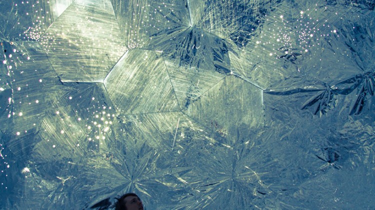 loop.ph-constructs-the-cosmos-within-inflatable-infinity-space-designboom-11