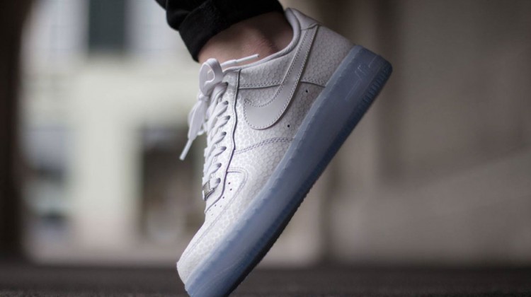 nike-air-force-1-low-wmns-white-icy-sole-1