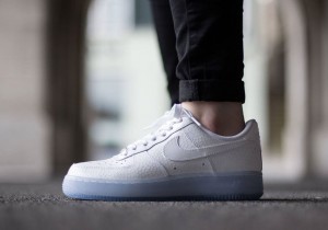 nike-air-force-1-low-wmns-white-icy-sole-2
