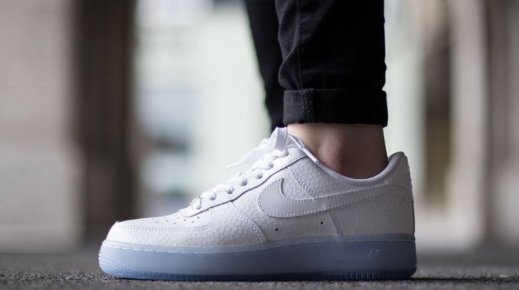 nike-air-force-1-low-wmns-white-icy-sole-2