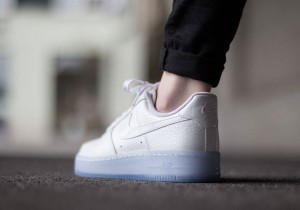 nike-air-force-1-low-wmns-white-icy-sole-3